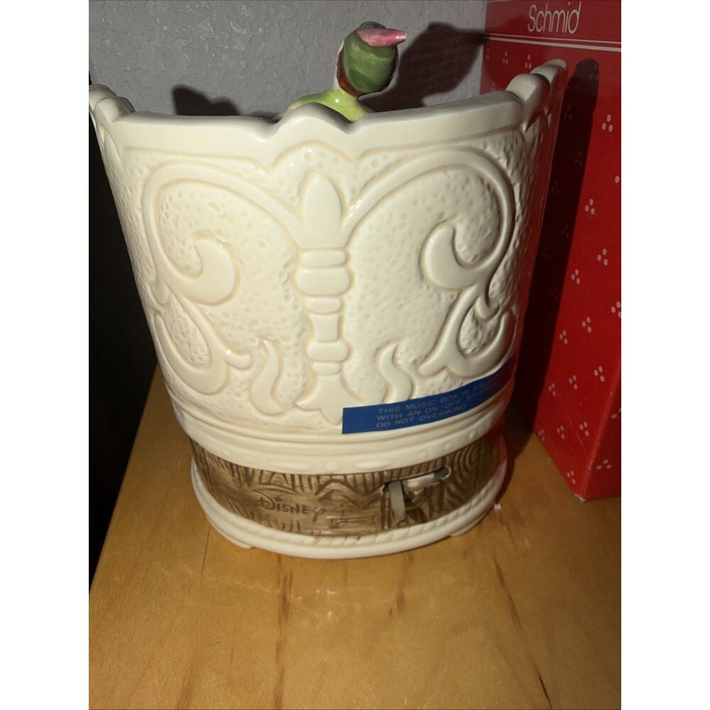 Vintage Schmid Disney Peter Pan Music Box Spins You Can Fly Ceramic - Picture 4 of 5